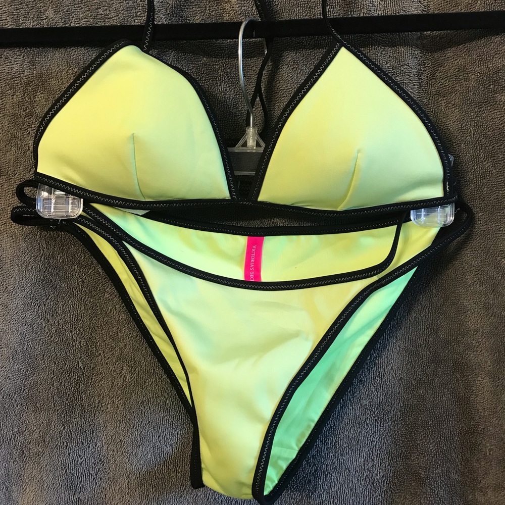 Victoria’s Secret bikini